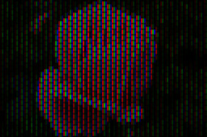 Пиксели кинескопа цветного телевизора при близком просмотре